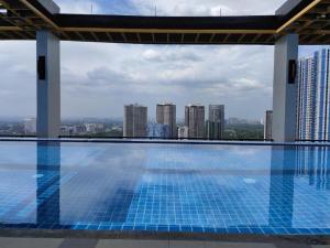 Capital O 804 The Residences at Bonifacio Civic Center