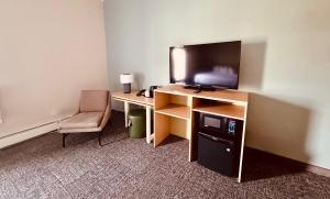 One Bedroom Efficiency Suite with King Bed - Non-Smoking room in Comfort Inn Ship Creek Anchorage