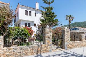 Nikolaos studios apartments