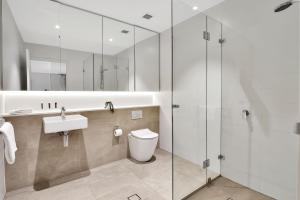 Large One Bedroom with Study-ALB09203