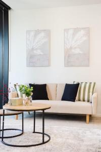 2Br2B1Ba Spacious apt with free parking Docklands