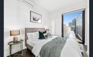 2Br2Ba Penthouse wHuge Balcony in CBD Gym Pool Will21