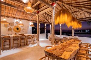 Sunset House Ceningan, 10 person beachview private villa