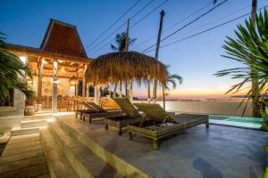 Sunset House Ceningan, 10 person beachview private villa