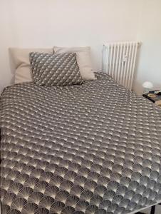 Appartements Coucher de soleil, calme, gros matelas, parking, 2 lits, lave-linge, wifi, netflix : photos des chambres