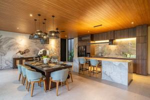 The Plaza 4BR With Pool in Bali s Eat Street