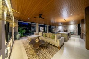 The Plaza 4BR With Pool in Bali s Eat Street