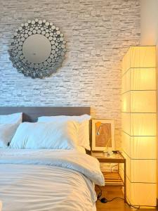 Luxury Condo Skywalk BTS Thonglor Pool Gym and Netflix