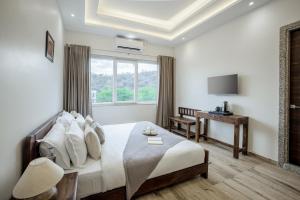 Alaya Stays Kodiyat 4-BHK Pet-Friendly Villa With Views of Sajjangarh Palace
