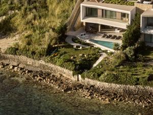 Opsis villas, A beachfront & architectural retreat