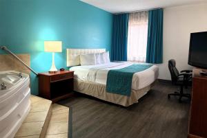 King Studio Suite - Non-Smoking room in Howard Johnson by Wyndham Evansville East