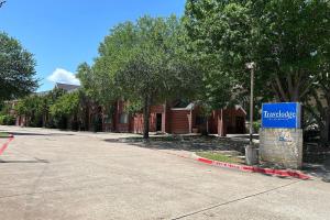 Travelodge by Wyndham Arlington/Dallas Area - 2hvězdičkové hotely ve městě Arlington