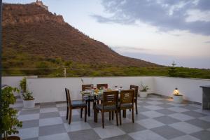 Alaya Stays Kodiyat Pet-Friendly Rooms With Views of Sajjangarh Palace & Plunge Pool