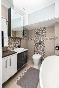 CityPad 1 Bed w Balcony 5 mins to V&A, CTICC