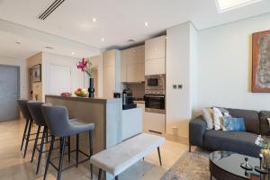 Best View Luxury 2BDR Palm Jumeirah, Beach & Pool