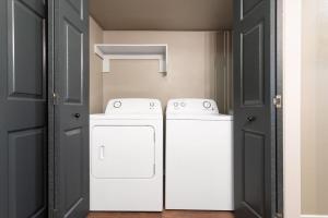 One- Bedroom Suite wirh Two Twin Beds, Non-Smoking room in Eagles Den Suites at Carrizo Springs