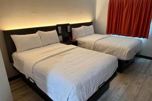 Double Room with Two Double Beds - Non-Smoking room in Motel 6 Athens