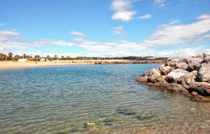 Maisons de vacances Awesome Home In Sainte Marie La Mer Pl : photos des chambres