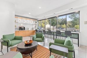 Lux 2BD Sofa Bed DT &UMN GYM Free Street parking