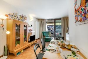 The Theos Nest - Happy Rentals