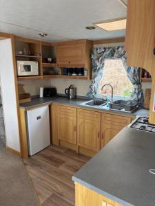 Hilltop Hideaway 2 Bed Caravan with Panoramic Town Scenery in Aberystwyth Holiday Village F8