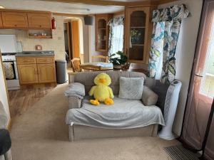 Hilltop Hideaway 2 Bed Caravan with Panoramic Town Scenery in Aberystwyth Holiday Village F8