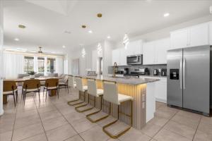 6 Bedrooms 4 Bathrooms Solterra 7311 Ol