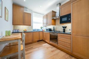 Prime West End Flat – Walk to Everything