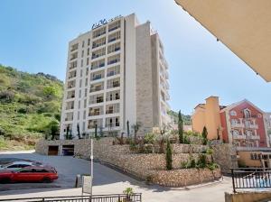 AURA TOWER Apartments by Gaby