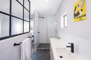 Modern Beachfront Apartment