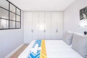 Modern Beachfront Apartment