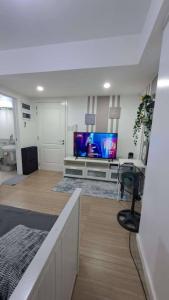 AZURE BICUTAN MAUI G14 TOWER POOL View