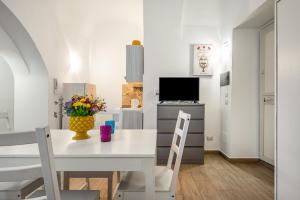 GuestHost-Storie di Lava e lAngolo dellElefante Apartments