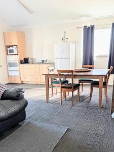 Hilltop Riverview Retreat