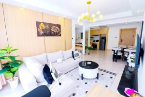 Modern 1BR in Kilimani with Heated Pool Gym and Fast WiFi in Prime Location
