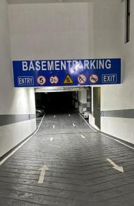 Modern 1BR in Kilimani with Heated Pool Gym and Fast WiFi in Prime Location