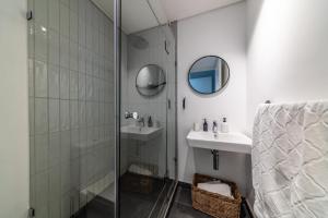 82 on Main, Seaview, Pool, Parking, Blok 415