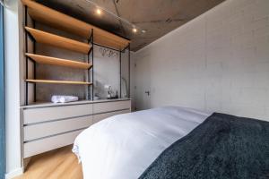 82 on Main, Seaview, Pool, Parking, Blok 415