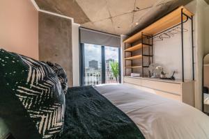 82 on Main, Seaview, Pool, Parking, Blok 415