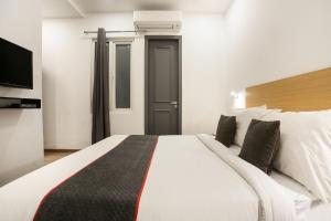 Super Townhouse Dilshad Garden Near Dilshad Garden Metro Station