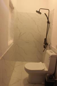 بيت بغرفتين نوم وسطح خاص