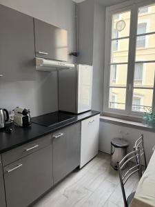 Foch 1 - Luminous apartment in city center w balcony