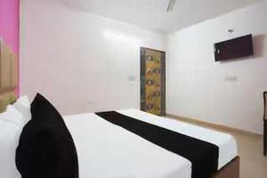 Hotel O Royal Palace