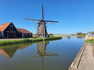 Tinyhouse NATUURHUISJE met veranda Bij de Molen tussen Alkmaar en Hoorn