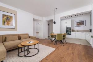 Hubix Suites - City of Mara