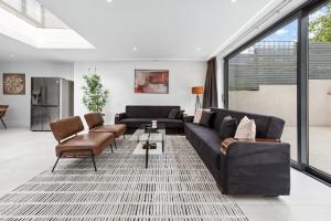 Spacious 5BR for Work Crews Parking & WiFi