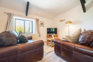 Polrunny Farm Elderberry Cottage with sea view
