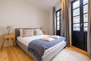 Art Deco 21 Luxury 2BR Apartment Downtown Metro AC