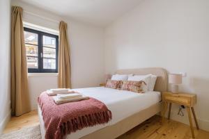 Art Deco 21 Luxury 2BR Apartment Downtown Metro AC