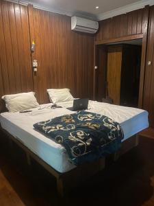 HENDROS SURF CAMP Pulau merah